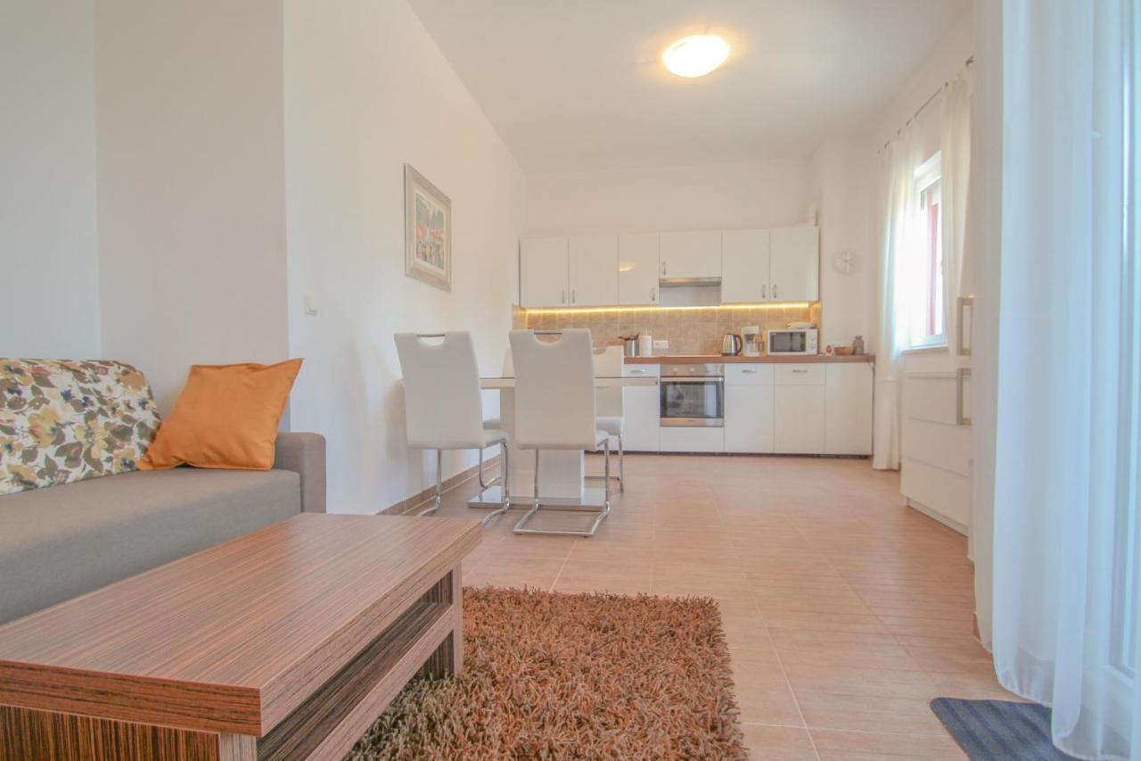 Lea Apartment Novigrad  Exterior photo