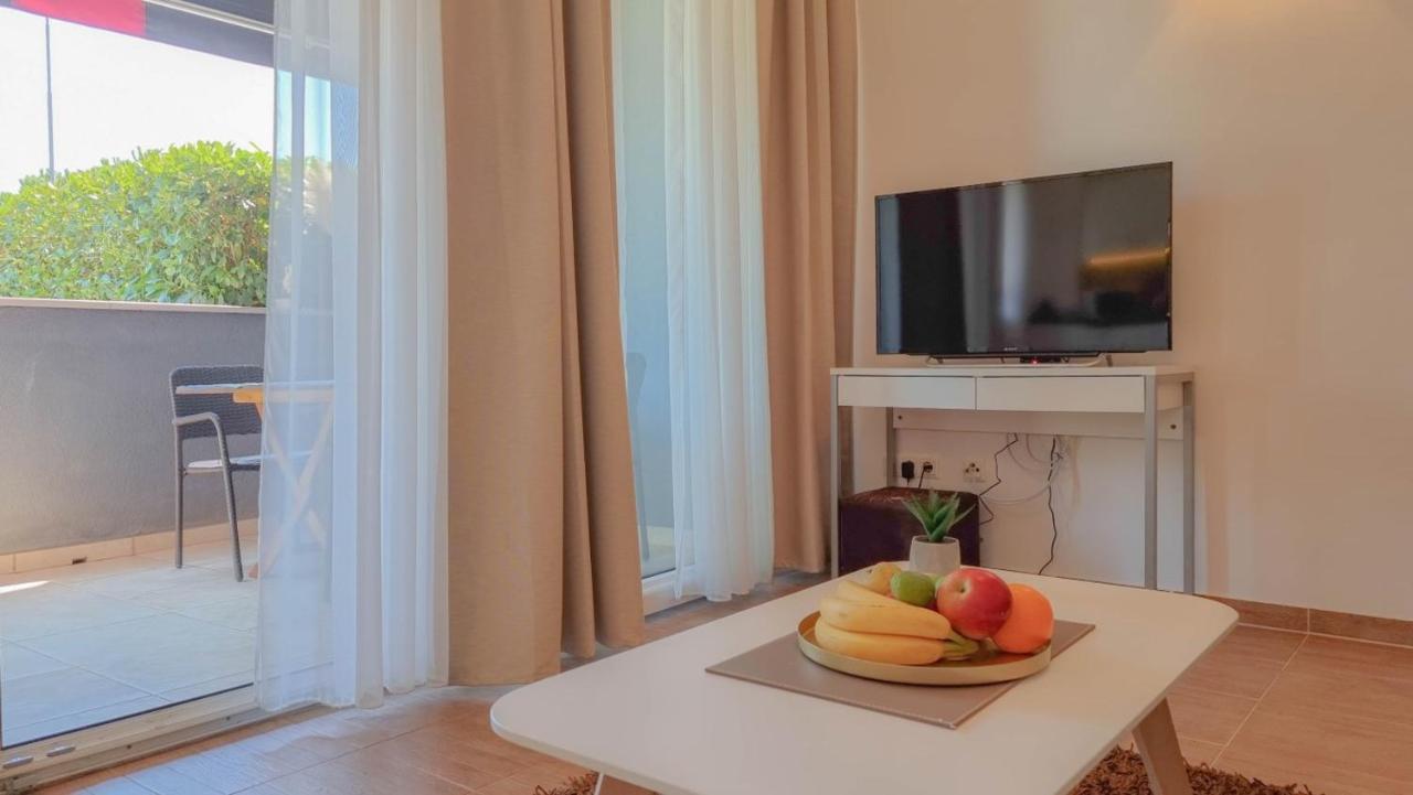 Lea Apartment Novigrad  Exterior photo