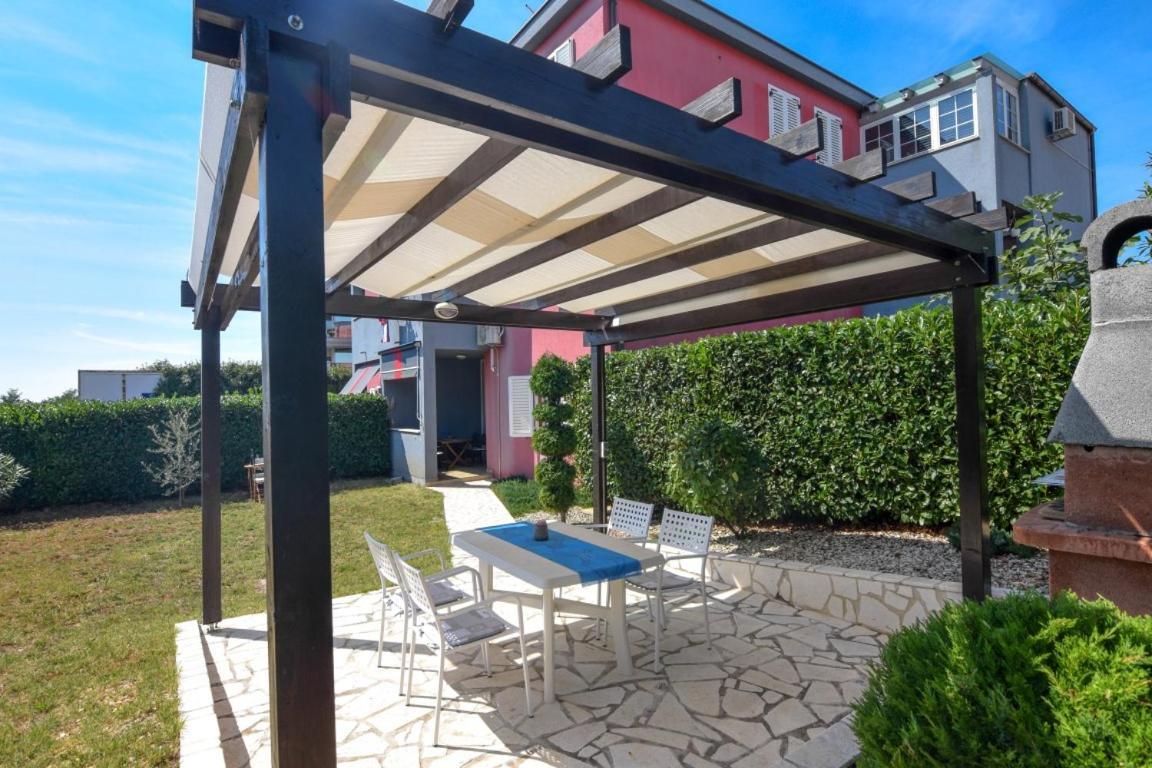 Lea Apartment Novigrad  Exterior photo
