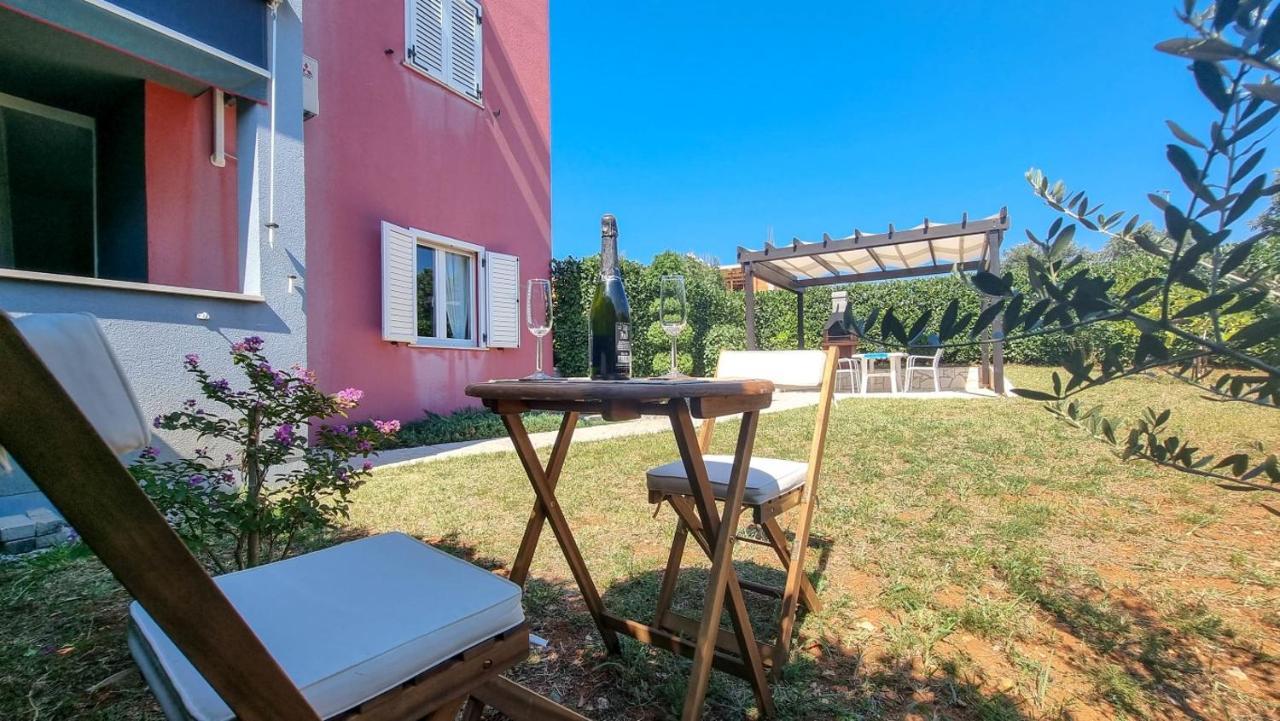 Lea Apartment Novigrad  Exterior photo